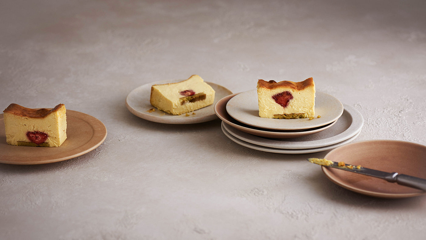 Mr. CHEESECAKE Strawberry Pistachio